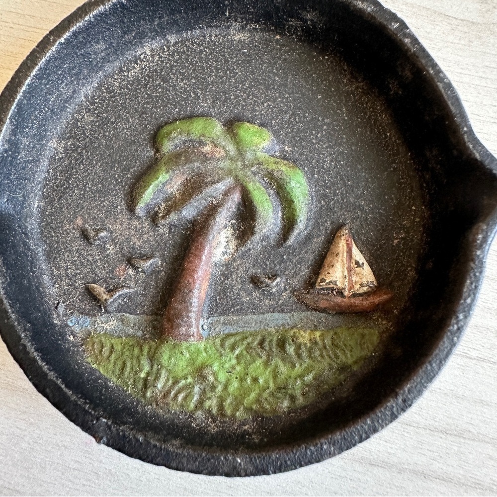 Vintage Mini Hand Painted Palm tree and sailboat 3D black Cast Iron Frying Pan - Picture 2 of 11